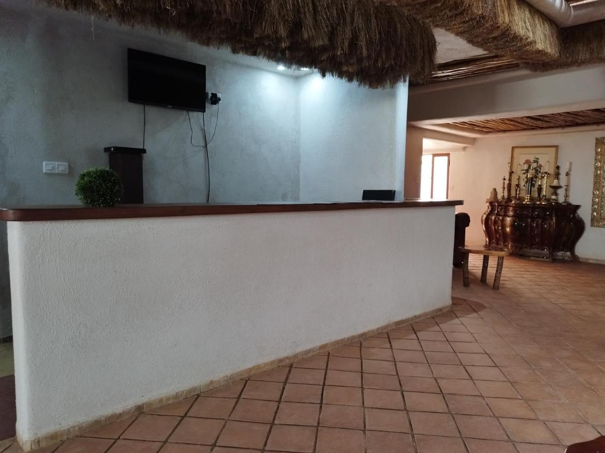 Mia Safari Lodge And Restaurant Entebbe Exterior photo