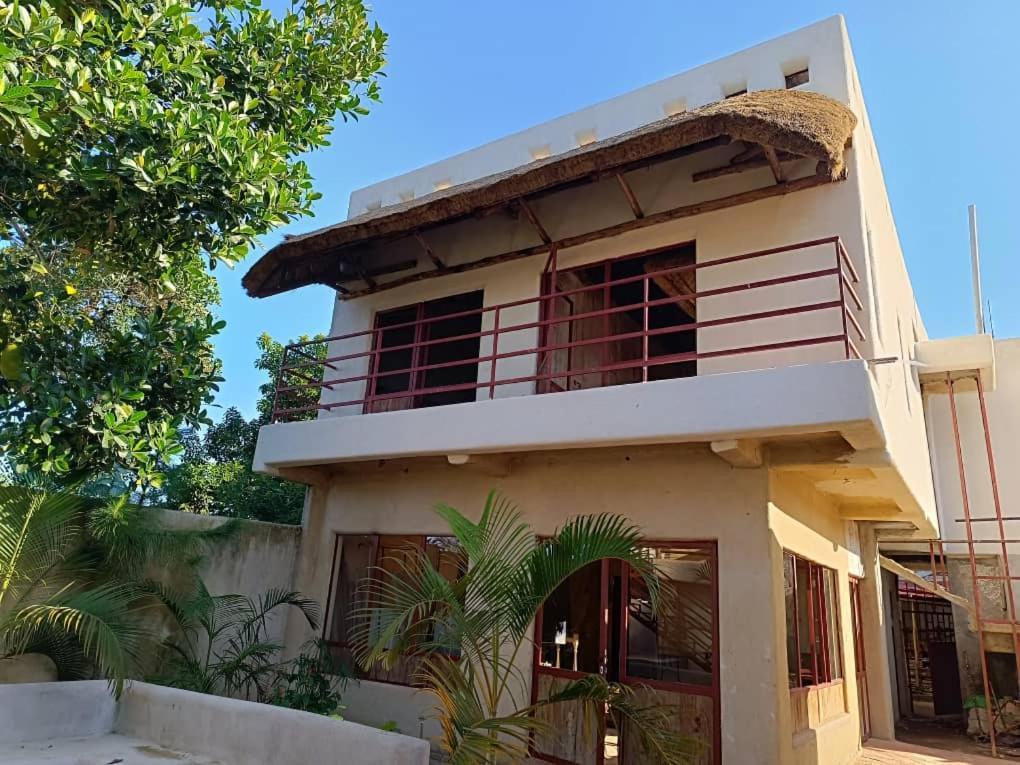 Mia Safari Lodge And Restaurant Entebbe Exterior photo