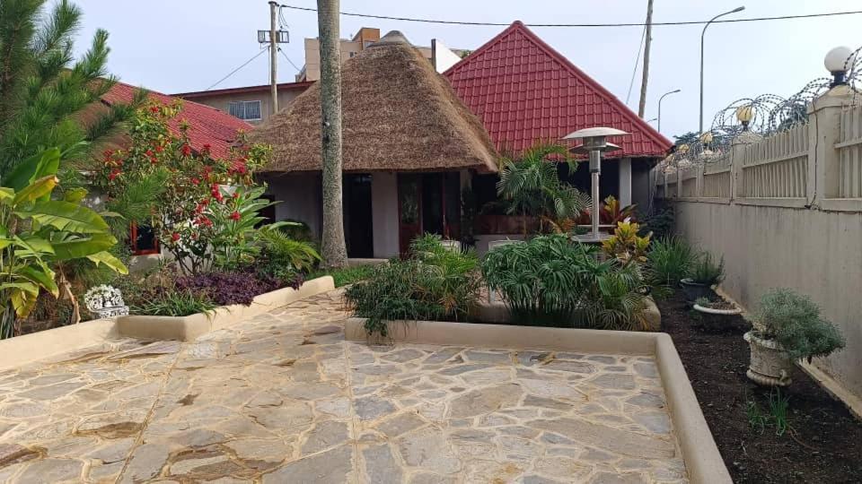 Mia Safari Lodge And Restaurant Entebbe Exterior photo