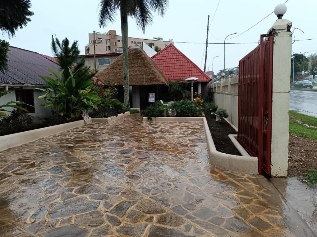 Mia Safari Lodge And Restaurant Entebbe Exterior photo