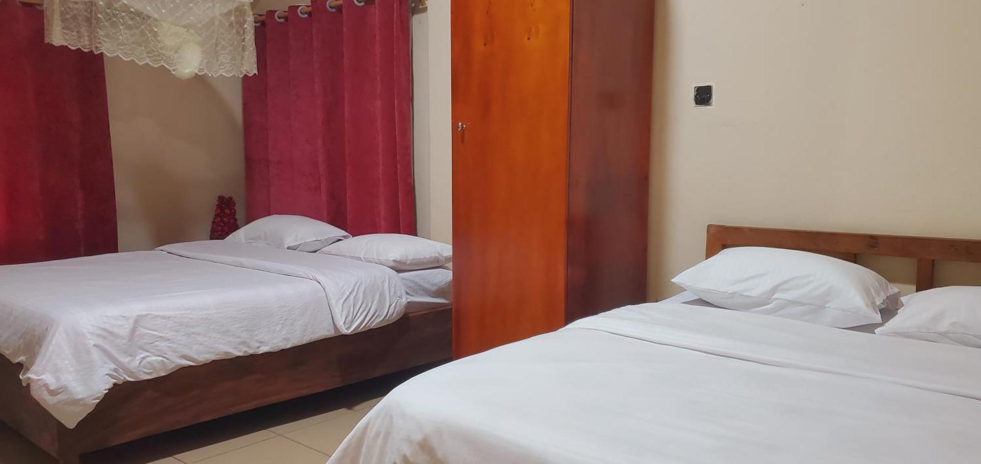Mia Safari Lodge And Restaurant Entebbe Exterior photo