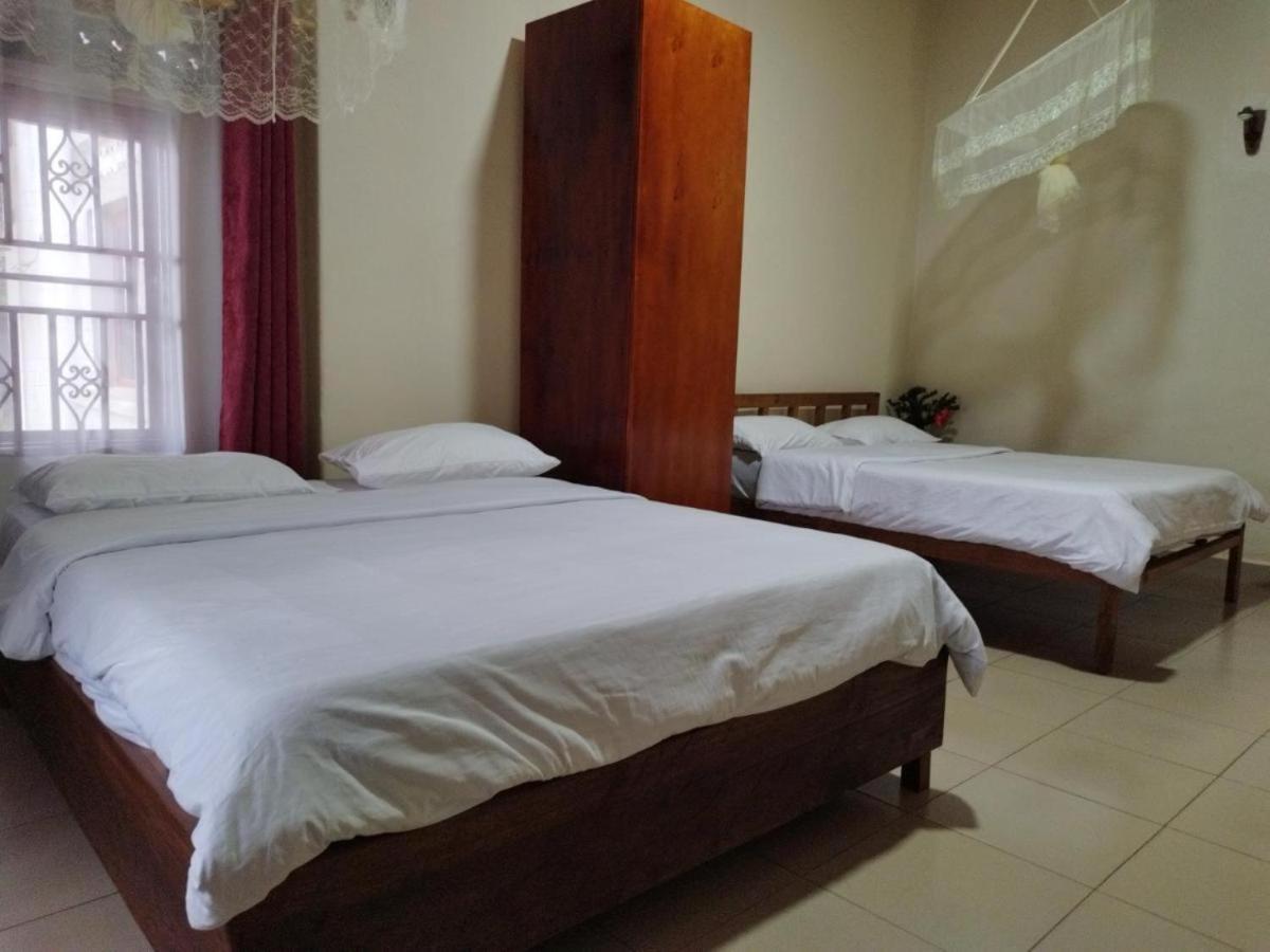 Mia Safari Lodge And Restaurant Entebbe Exterior photo